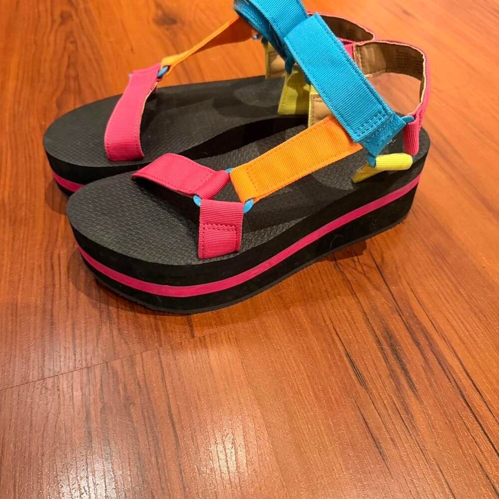 Wild Fable Multi-Color Platform Sport Sandals Size 9 Kidcore